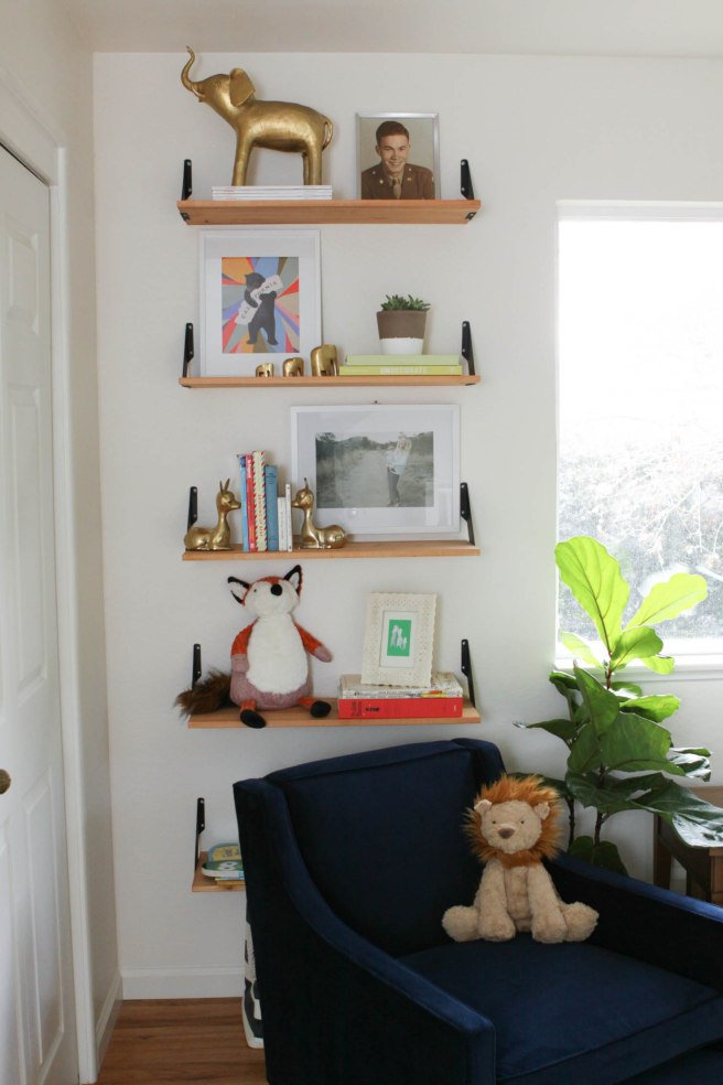 pomp & circumstance diy bookshelf
